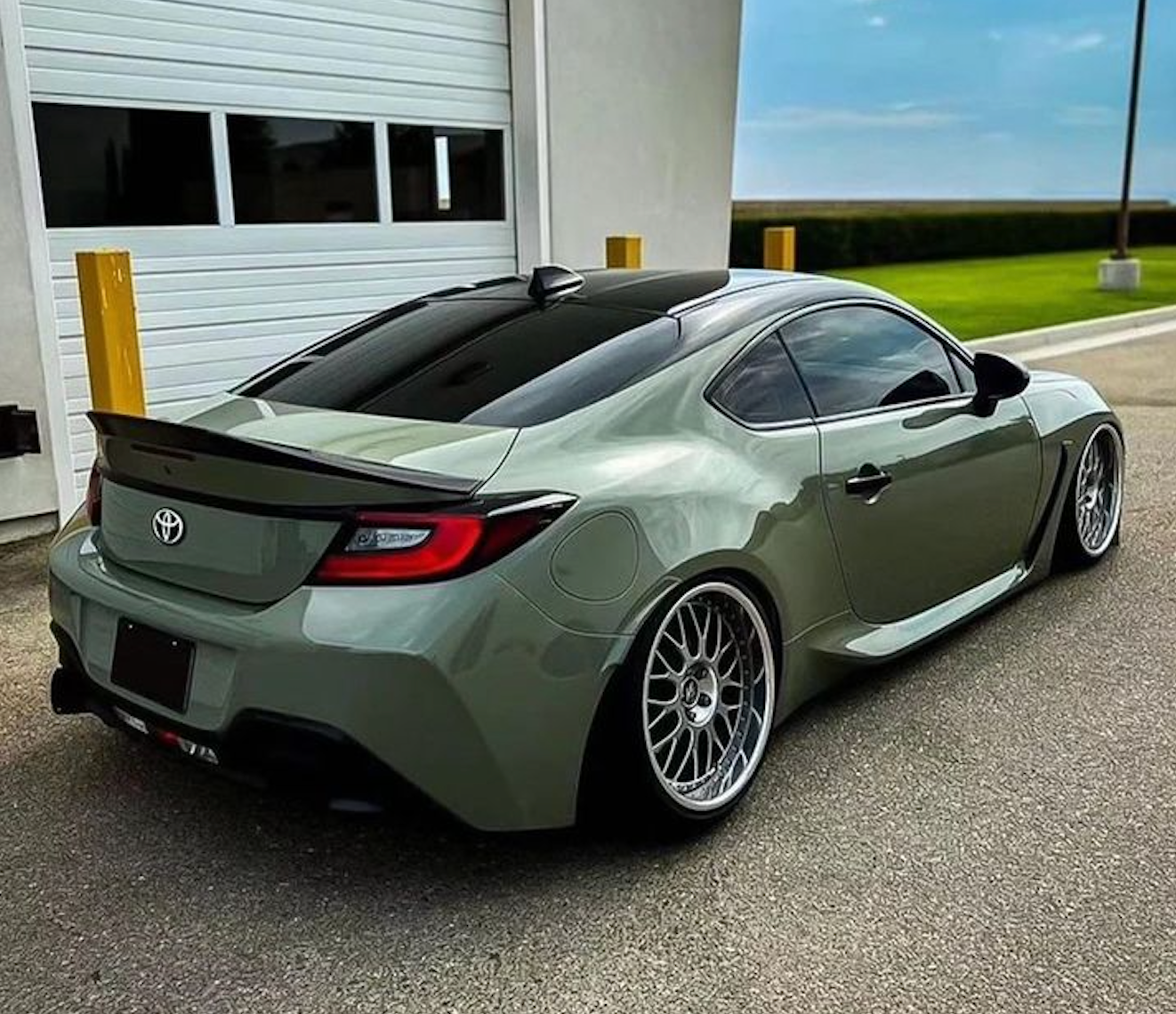 Zmiana Koloru folią wylewaną/winy – precyzyjny car wrapping