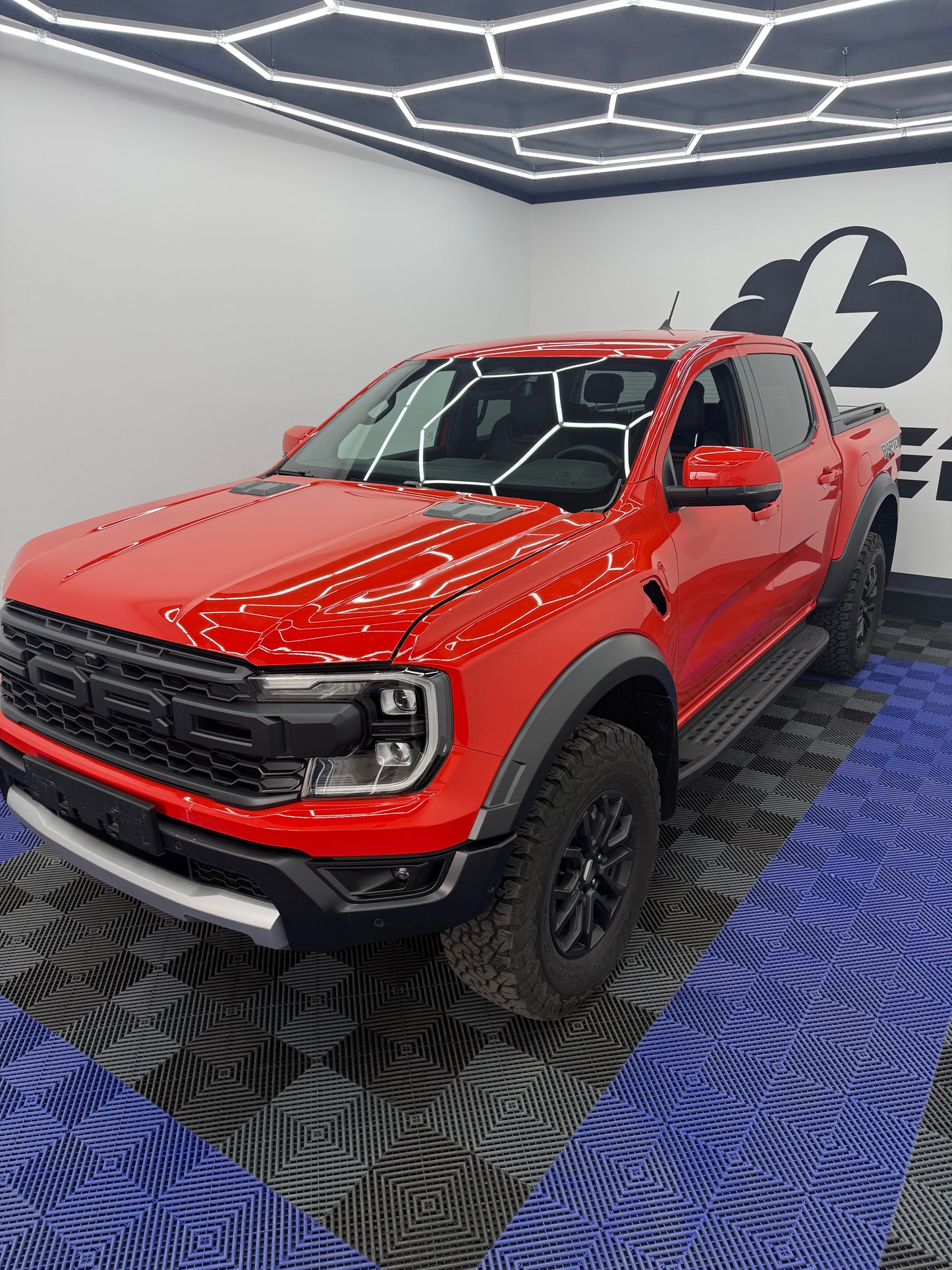 Ford Raptor – zmiana koloru i nowy, agresywny design