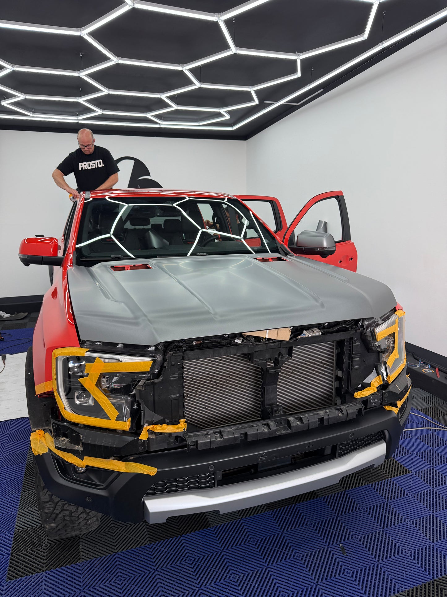 Ford Raptor – zmiana koloru i nowy, agresywny design