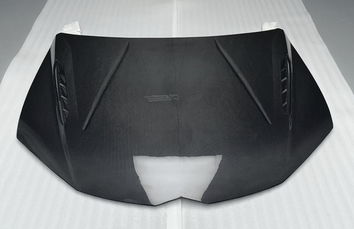 Lamborghini URUS MASKA POKRYWA SILNIKA CARBON