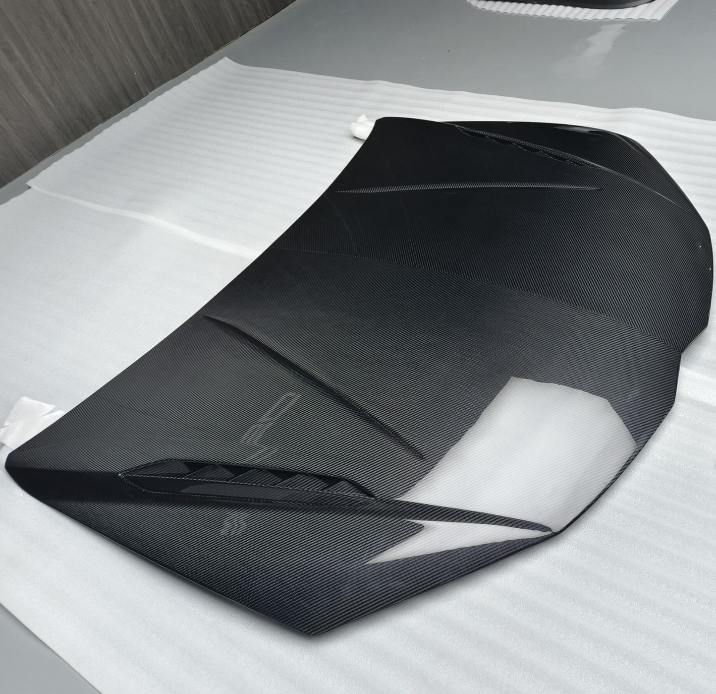 Lamborghini URUS MASKA POKRYWA SILNIKA CARBON